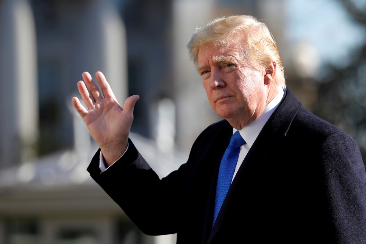 U.S. President Donald Trump waves as he walks on the South Lawn of the White House upon his return to Washington from Camp David, U.S., November 29, 2020. REUTERS/Yuri Gripas
