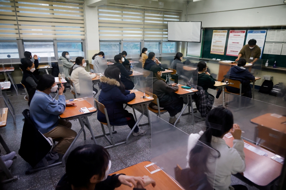 Students wait for the start of the annual college entrance examinations amid the coronavirus disease (COVID-19) pandemic at an exam hall in Seoul, South Korea, December 3, 2020. REUTERS/Kim Hong-Ji/Pool