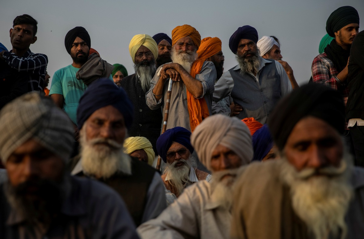 Farmers listen to a speaker as they attend a protest against the newly passed farm bills at Singhu border near Delhi, India, December 3, 2020. REUTERS/Danish Siddiqui
