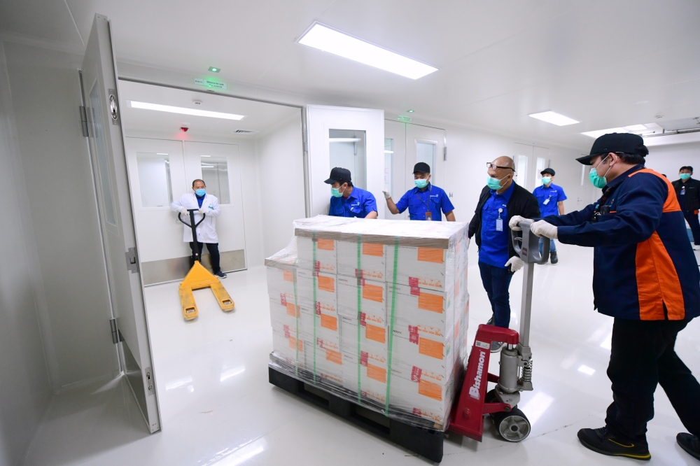 An official pushes a trolley with coronavirus disease (COVID-19) vaccines from China's Sinovac Biotech Ltd. as they arrive at PT Bio Farma (Persero) in the first shipment to Indonesia, in Bandung, West Java province, December 7, 2020. Courtesy of Muchlis 
