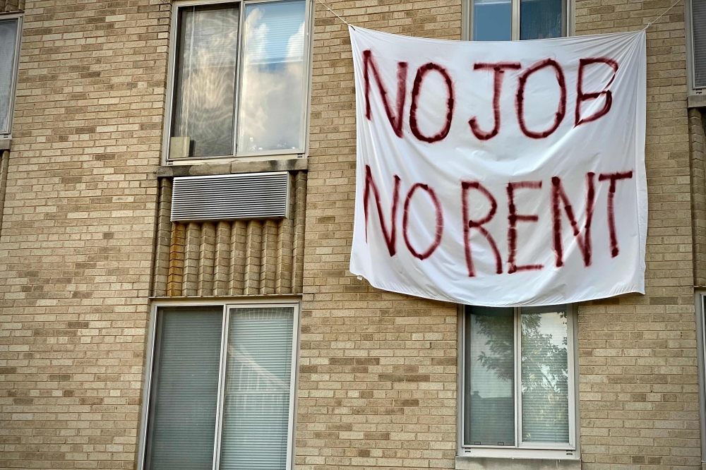(FILES) In this file photo taken on August 09, 2020, a banner against renters eviction reading “no job, no rent” is displayed on a controlled rent building in Washington, DC. AFP / Eric Baradat 