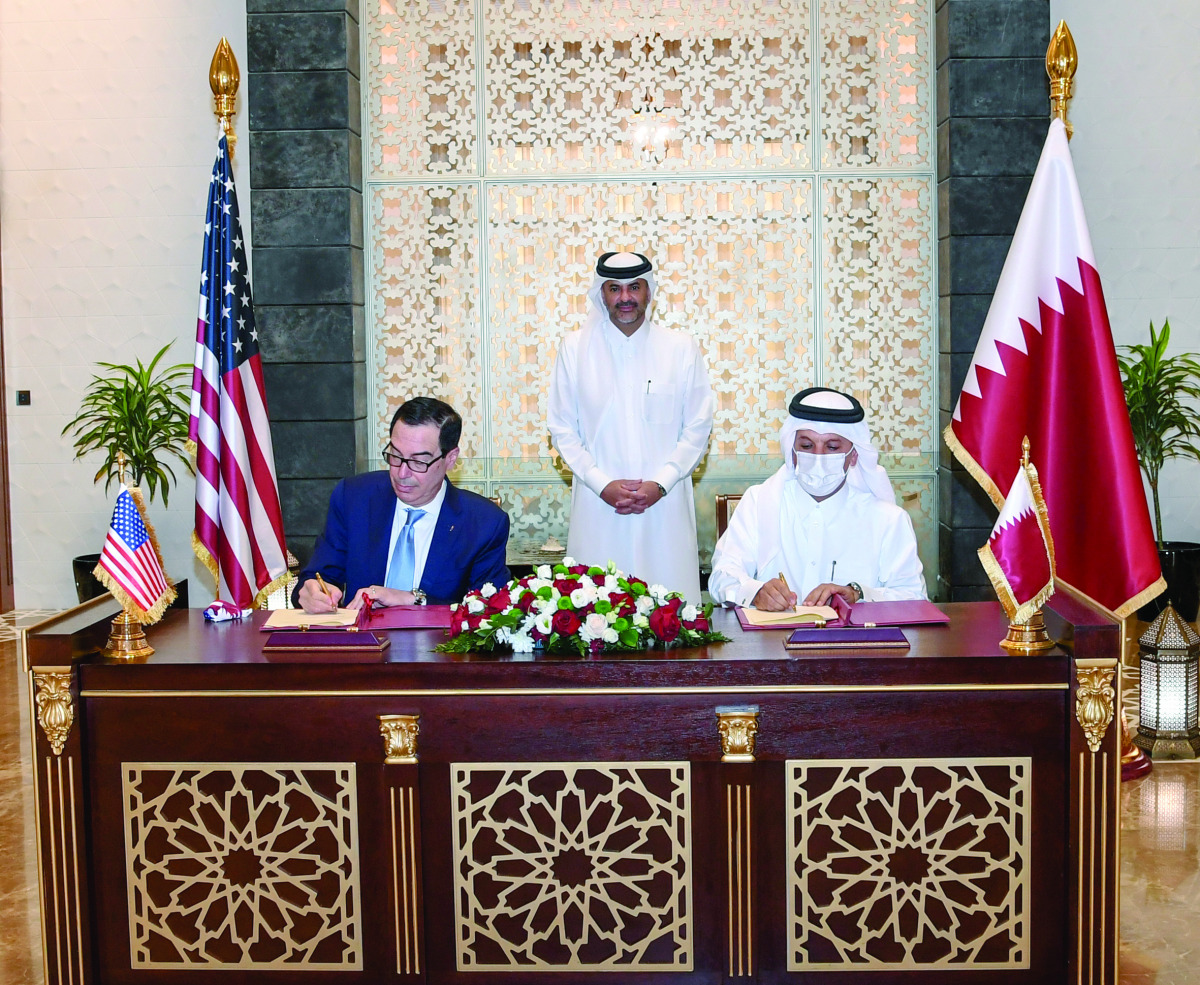 Prime Minister and Minister of Interior H E Sheikh Khalid bin Khalifa bin Abdulaziz Al Thani witnessing the signing of the MoU, between Minister of Finance H E Ali Shareef Al Emadi and the US Secretary of the Treasury, Steven Mnuchin, yesterday.