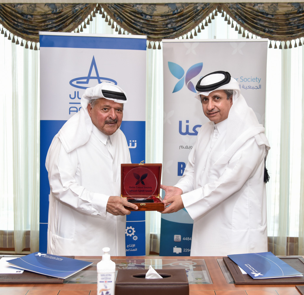 Chairman of Aamal, Sheikh Faisal bin Qassim Al Thani, and Chairman of QCS, Dr. Sheikh Khaled bin Jabor Al Thani, during the agreement signing ceremony. 