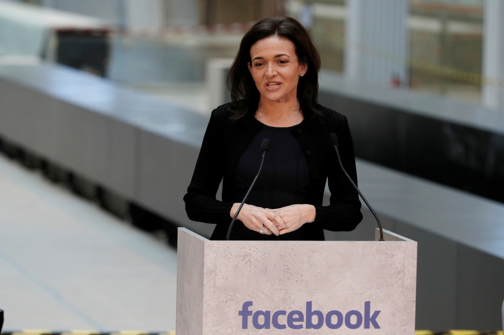 FILE PHOTO: Sheryl Sandberg, chief operating officer of Facebook, delivers a speech during a visit in Paris, France, January 17, 2017. REUTERS/Philippe Wojazer