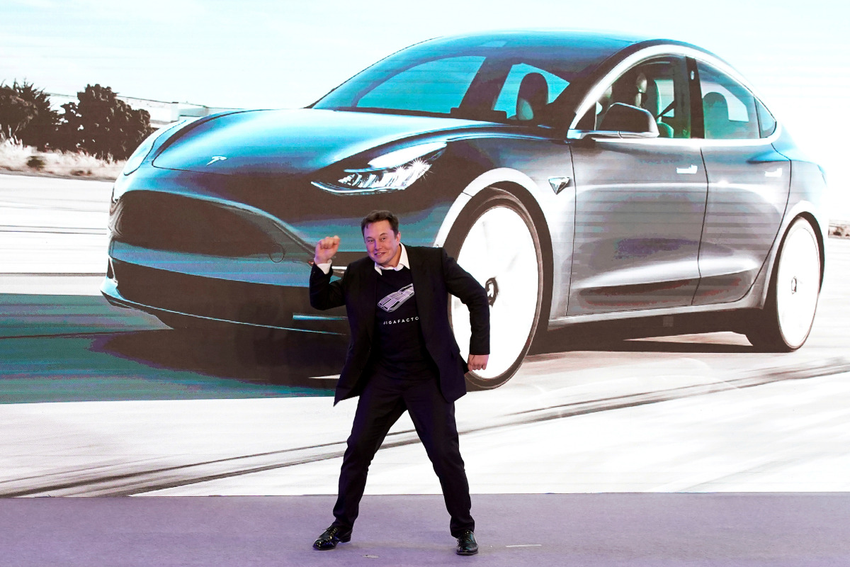 FILE PHOTO: Tesla Inc CEO Elon Musk dances onstage during a delivery event for Tesla China-made Model 3 cars in Shanghai, China January 7, 2020. REUTERS/Aly Song/File Photo
