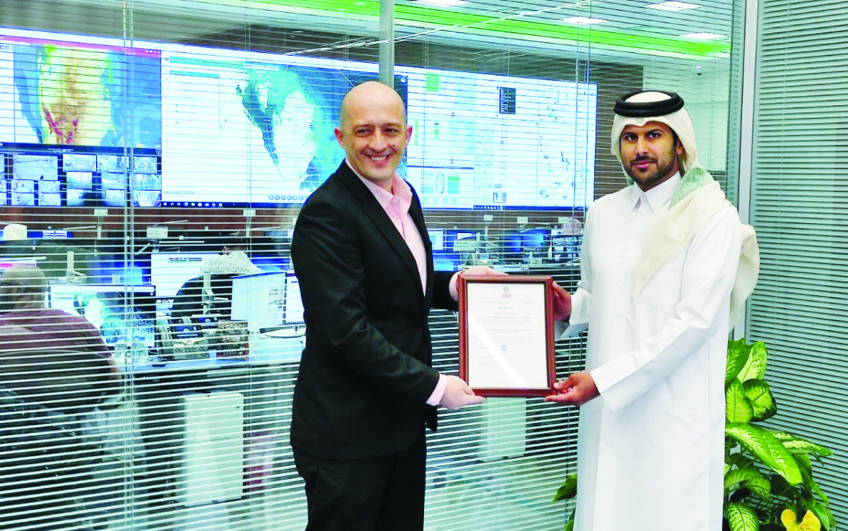 Director of Customer Service Department and Unified Call Center at the Ministry of Municipality and Environment, Hamad bin Ahmed Al Mohannadi, is receiving ISO/10002/2018 certificate.