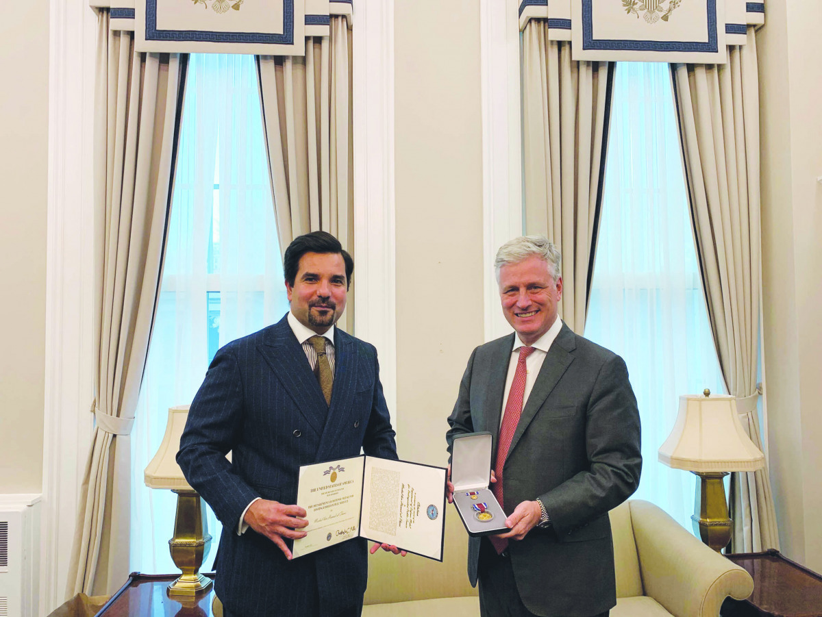 Ambassador of the State of Qatar to the United States, H E Sheikh Meshaal bin Hamad Al Thani, receiving the medal from US National Security Adviser, H E Ambassador Robert O’Brien, in Washington.