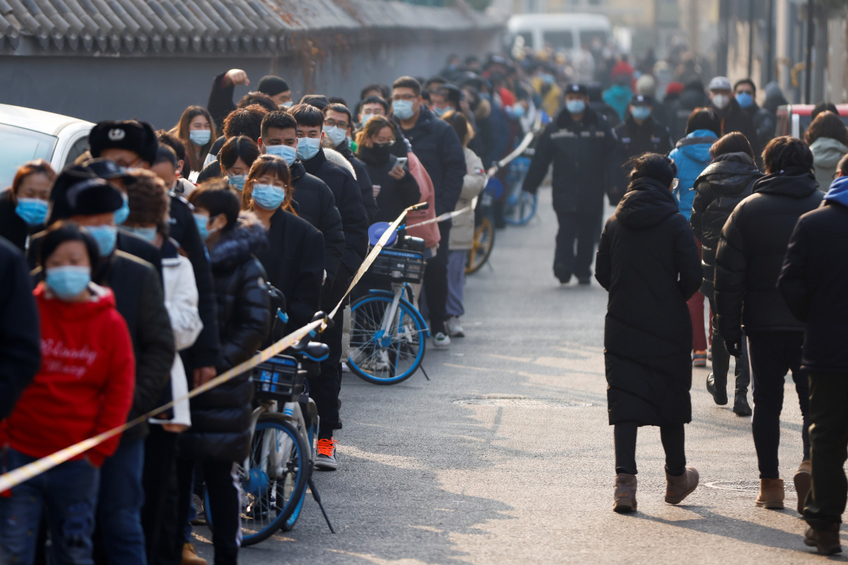 People line up to get their nucleic acid test following the outbreak of the coronavirus disease (COVID-19) in Beijing, China January 22, 2021. REUTERS/Carlos Garcia Rawlins

