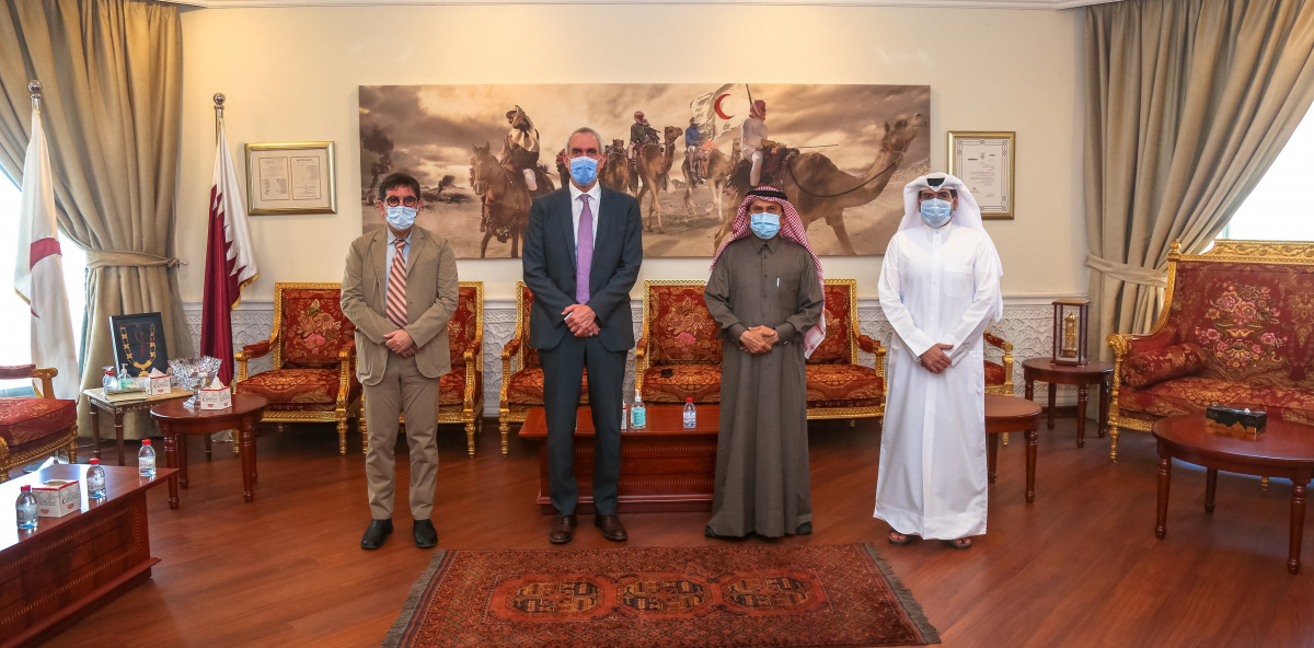Secretary-General of QRCS, Ali bin Hassan Al Hammadi (second right), with Médecins Sans Frontières representative Antoine Bieler (third right), and other QRCS officials at the meeting. 
