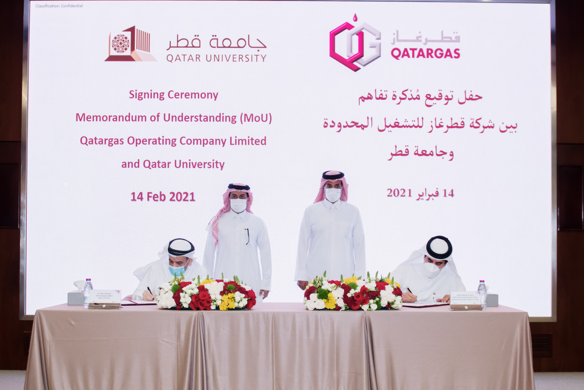 Qatargas Chief Executive Officer Khalid bin Khalifa Al Thani and Qatar University President Dr. Hassan Al Derham attend the signing of MoU between the two entities. 
