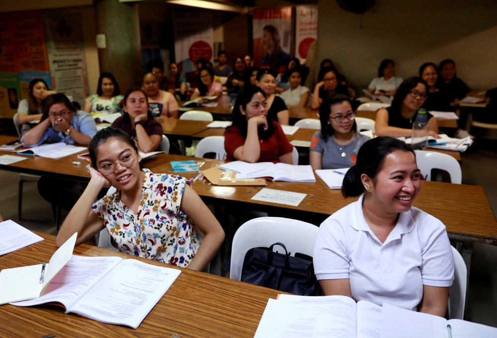 Filipino workers, including nurses applying to work in United Kingdom, attend a lecture at a review center for the International English Language Testing System or IELTS in Manila, Philippines, April 2, 2019. Picture taken April 2, 2019. REUTERS/Eloisa Lo