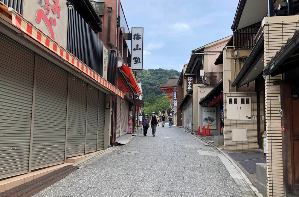 An empty street near the usually crowded Kiyomizu temple in Kyoto, a popular tourist attraction, is pictured amid the coronavirus (COVID-19) outbreak in Japan, July 21, 2020. REUTERS/Leika Kihara/File Photo