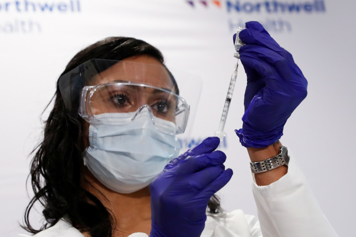 Jeanine Mucci, RN, prepares to administer the Johnson & Johnson's coronavirus disease (COVID-19) vaccine to Susan Maxwell-Trumble, 67, at Northwell Health's South Shore University Hospital in Bay Shore, New York, U.S., March 3, 2021. REUTERS/Shannon Stapl