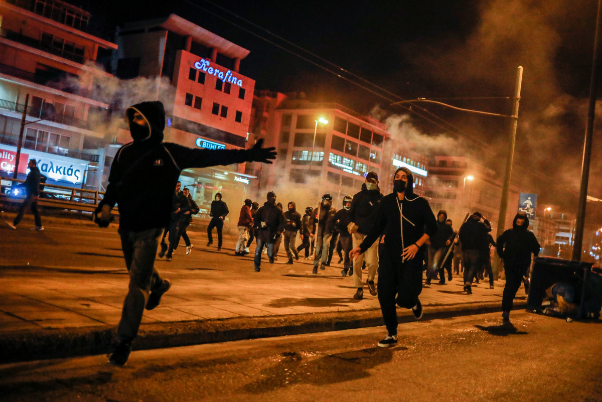 Protesters run during a demonstration against a police crackdown on gatherings, in Athens, Greece, March 9, 2021. REUTERS/Alkis Konstantinidis
