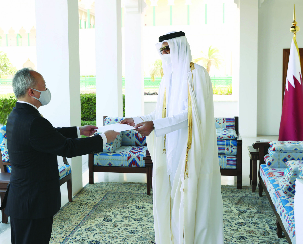 Amir H H Sheikh Tamim bin Hamad Al Thani with Ambassador of Vietnam, H E Tran Duc Hung