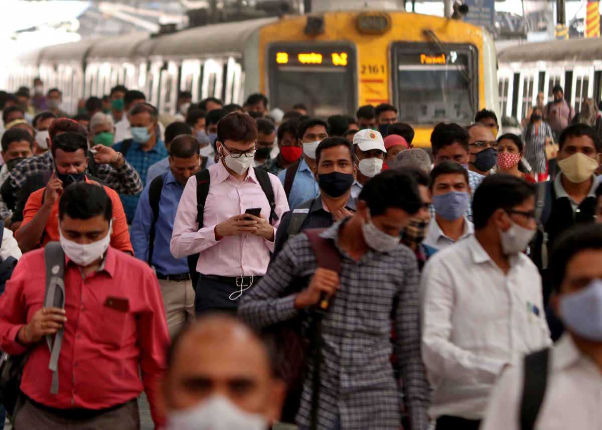 People wearing protective masks walk on a platform at the Chhatrapati Shivaji Terminus railway station, amidst the spread of the coronavirus disease (COVID-19), in Mumbai, India, March 16, 2021. REUTERS/Niharika Kulkarni
