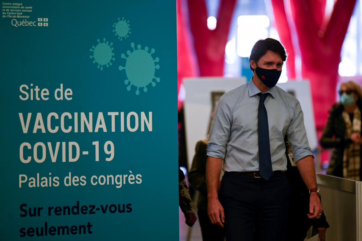 FILE PHOTO: Canadian Prime Minister Justin Trudeau visits a vaccination clinic at the Palais des Congres, as efforts continue to help slow the spread of the coronavirus disease (COVID-19), in Montreal, Quebec, Canada March 15, 2021. REUTERS/Andrej Ivanov/