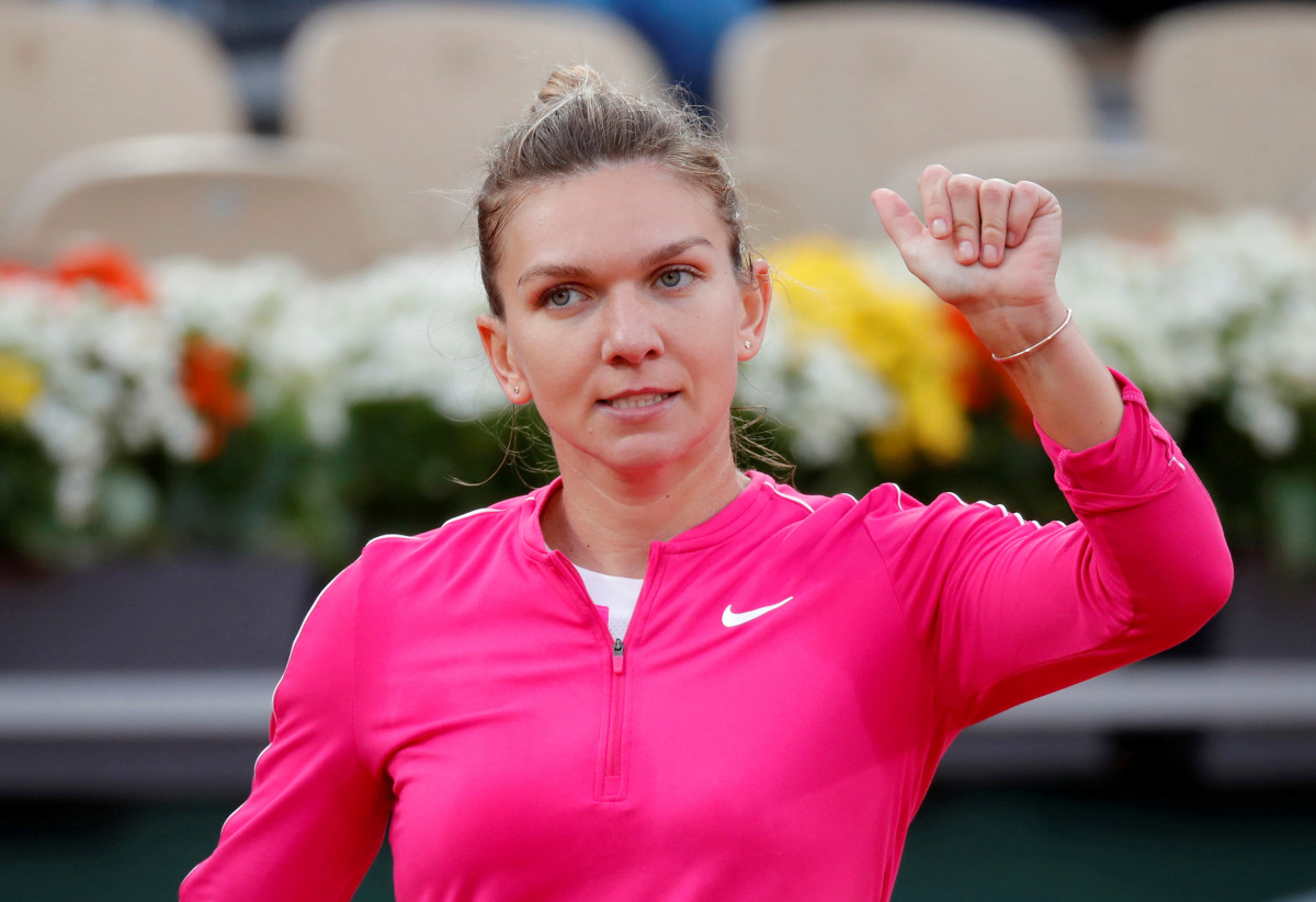 FILE PHOTO: Tennis - French Open - Roland Garros, Paris, France - September 30, 2020 Romania's Simona Halep celebrates winning her second round match against Romania's Irina-Camelia Begu REUTERS/Charles Platiau/File Photo
