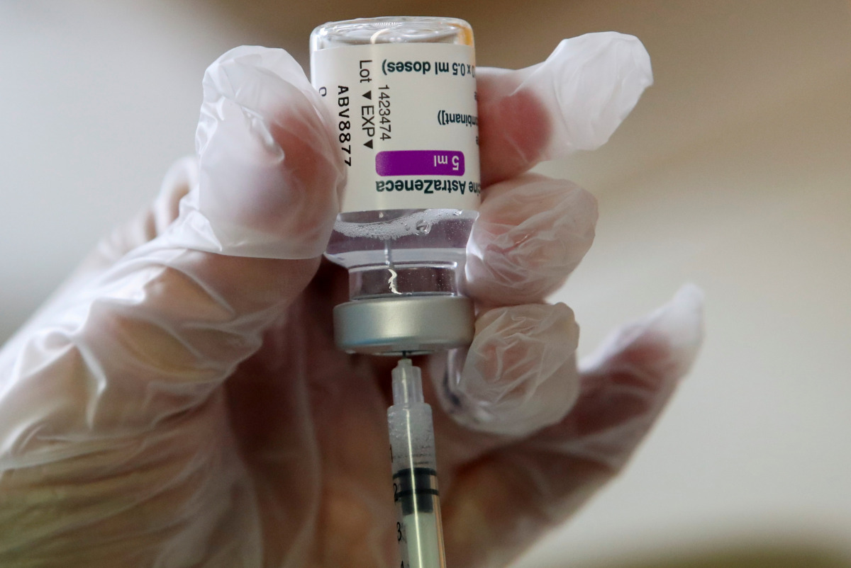 FILE PHOTO: A medical worker prepares a dose of AstraZeneca COVID-19 vaccine at a vaccination center, amid the coronavirus disease outbreak, in Ronquieres, Belgium April 6, 2021. REUTERS/Yves Herman/File Photo
