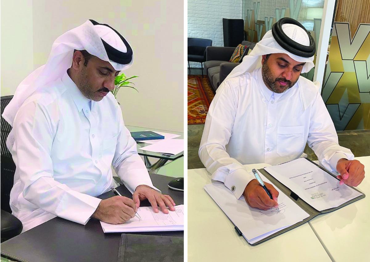 Yousef Al Salehi (left), Executive Director, Qatar Science & Technology Park, and Ramzan Rashid Al Naimi, Founder and CEO, Innovation Café, signing the MoU.
