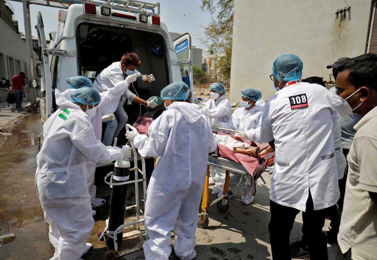 A patient with breathing problems is wheeled inside a COVID-19 hospital for treatment, amidst the coronavirus disease pandemic, Ahmedabad, India, April 14, 2021. REUTERS/Amit Dave
