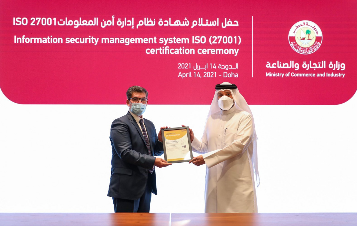 Ali Khalid Al Khulaifi, Director of the Information Technology Department at the
Ministry of Commerce and Industry, receiving the certificate.