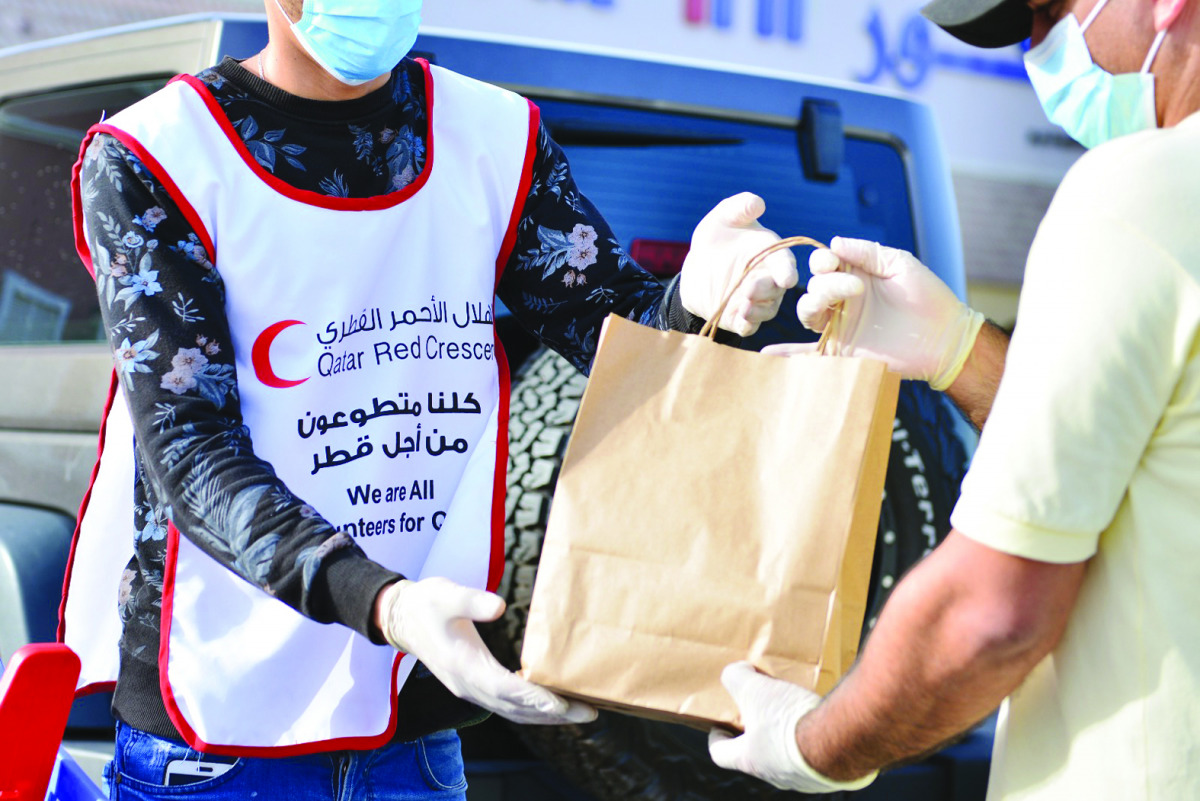 QRCS is distributing fresh meals among workers, patients, medical staff and others for Iftar during Ramadan. 