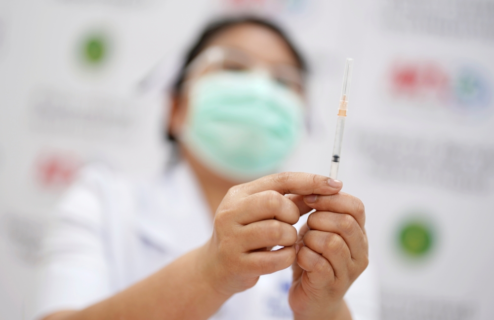 A healthcare worker prepares a syringe with a dose of Sinovac's COVID-19 vaccine at the Bang Khun Thian Geriatric Hospital in Bangkok, Thailand April 21, 2021. REUTERS/Athit Perawongmetha/File Photo