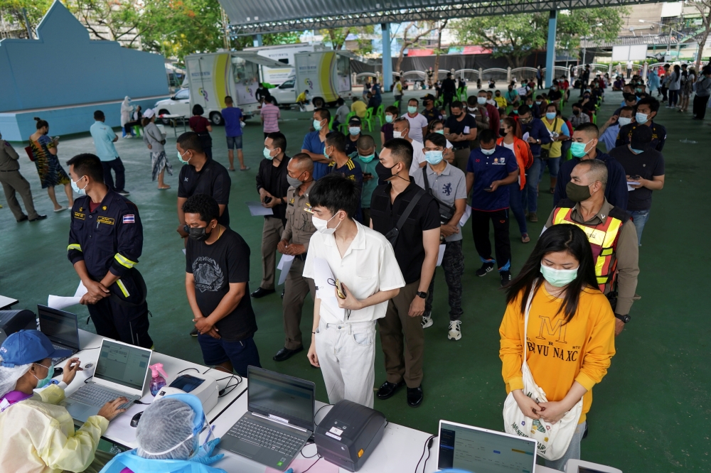 People queue to be tested for the coronavirus disease (COVID-19), as the country deals with a fresh wave of infections after tackling earlier outbreaks, in Bangkok, Thailand April 16, 2021. REUTERS/Athit Perawongmetha/File Photo