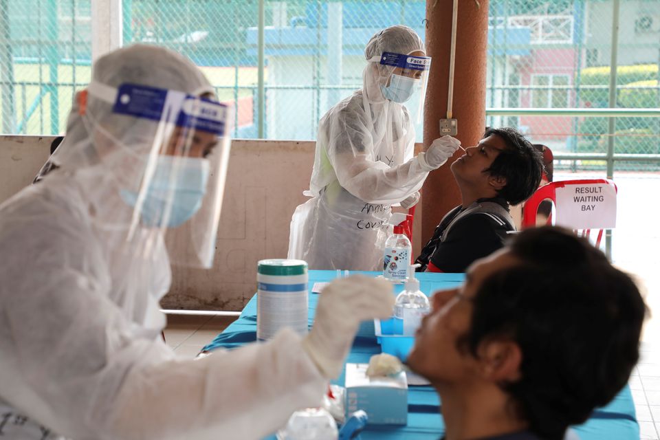 Medical workers collect swab samples from people at a coronavirus disease (COVID-19) testing centre in Petaling Jaya, Malaysia January 25, 2021. REUTERS/Lim Huey Teng

