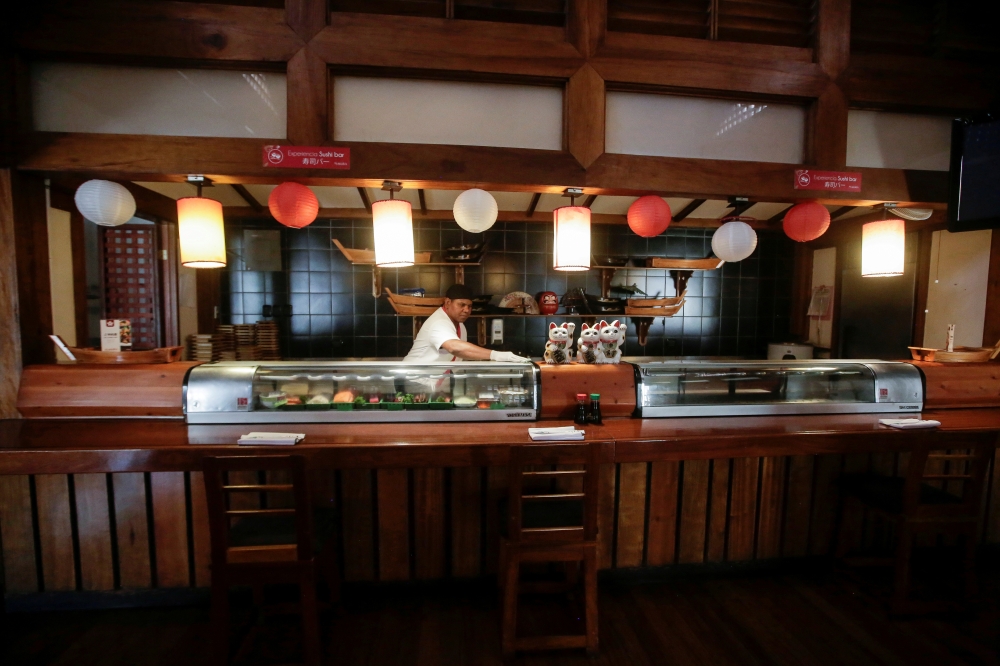 A man sanitizes a counter in a hotel, as Costa Rica tourism industry braces for coronavirus disease (COVID-19) outbreak, in Heredia, Costa Rica March 18, 2020. Reuters/Juan Carlos Ulate/File Photo