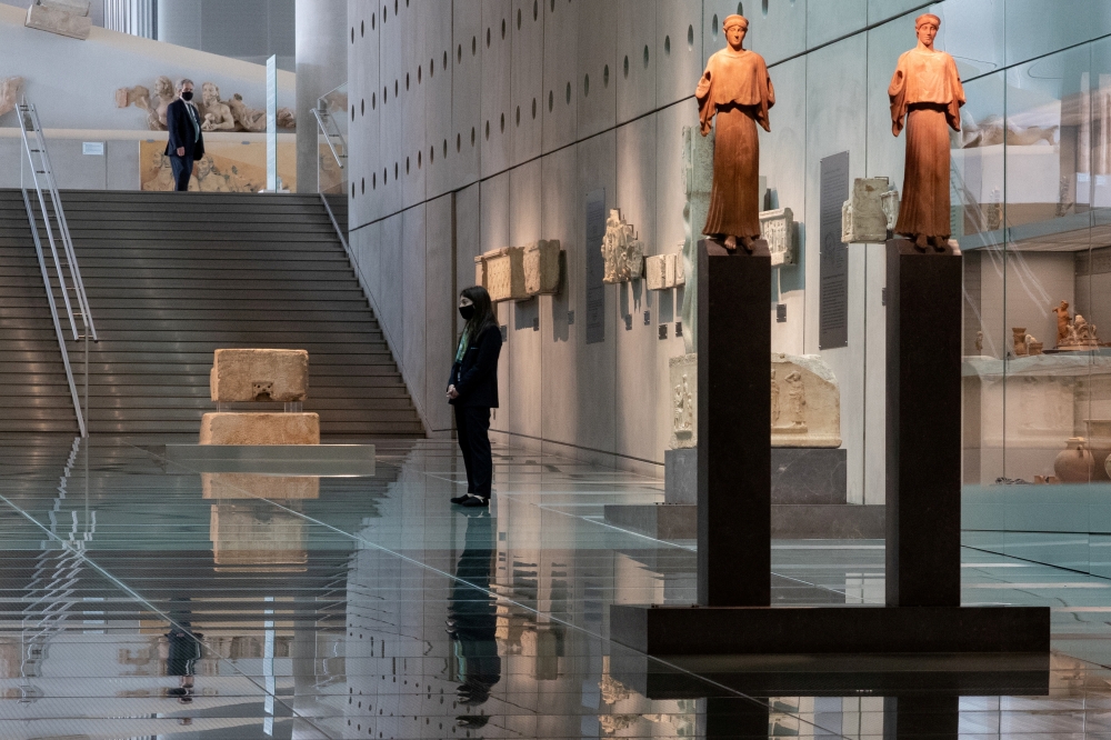Acropolis Museum employees wear protective face masks, as museums open following the easing of measures against the spread of coronavirus disease (COVID-19), in Athens, Greece, June 15, 2020. REUTERS/Alkis Konstantinidis/File Photo