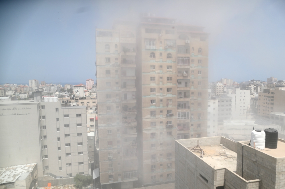 Dust and smoke rise following an Israeli air strike amid a flare-up of Israeli-Palestinian violence, in Gaza City May 11, 2021. REUTERS/Suhaib Salem
