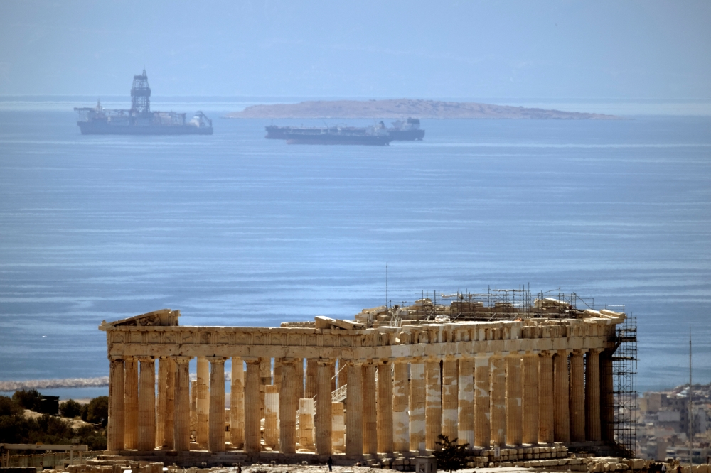 People visit the Parthenon temple atop the Acropolis hill archaeological site, amid the coronavirus disease (COVID-19) pandemic, in Athens, Greece, April 22, 2021. REUTERS/Alkis Konstantinidis/File Photo
