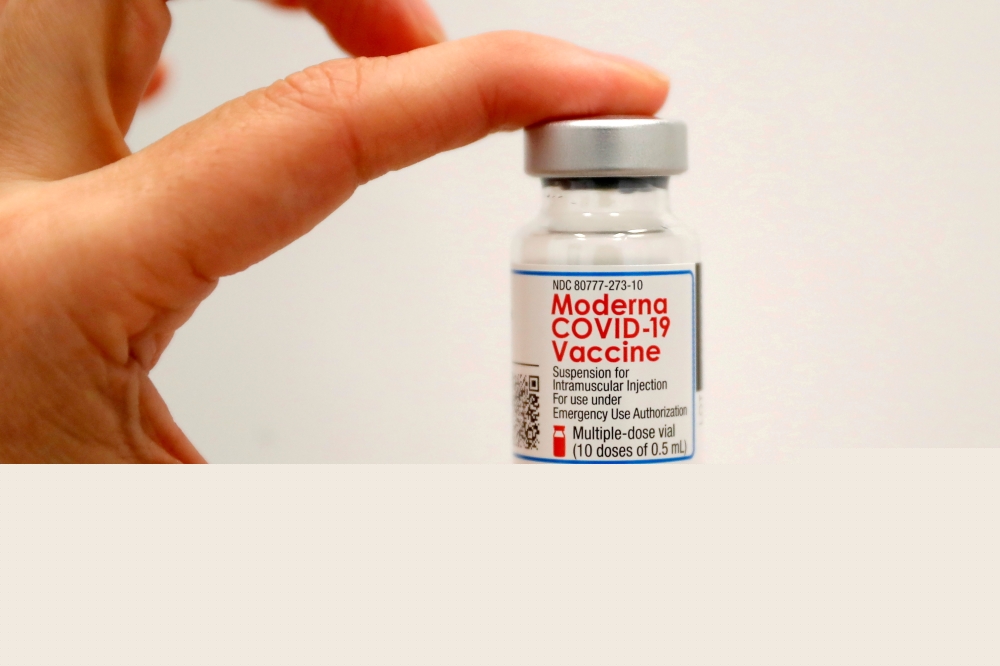 A healthcare worker holds a vial of the Moderna COVID-19 Vaccine at a pop-up vaccination site operated by SOMOS Community Care during the coronavirus disease (COVID-19) pandemic in Manhattan in New York City, New York, U.S., January 29, 2021. REUTERS/Mike