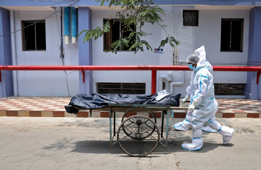 Healthcare workers transfer the body of a person who died from the coronavirus disease (COVID-19), inside a hospital premises in Kolkata, India, May 12, 2021. REUTERS/Rupak De Chowdhuri