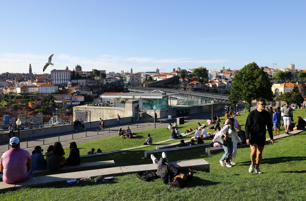 People enjoy the sunny weather on the first day that tourists from Britain and most EU countries are allowed to enter Portugal without needing to quarantine, as coronavirus disease (COVID-19) restrictions continue to ease, in Vila Nova de Gaia, Portugal M