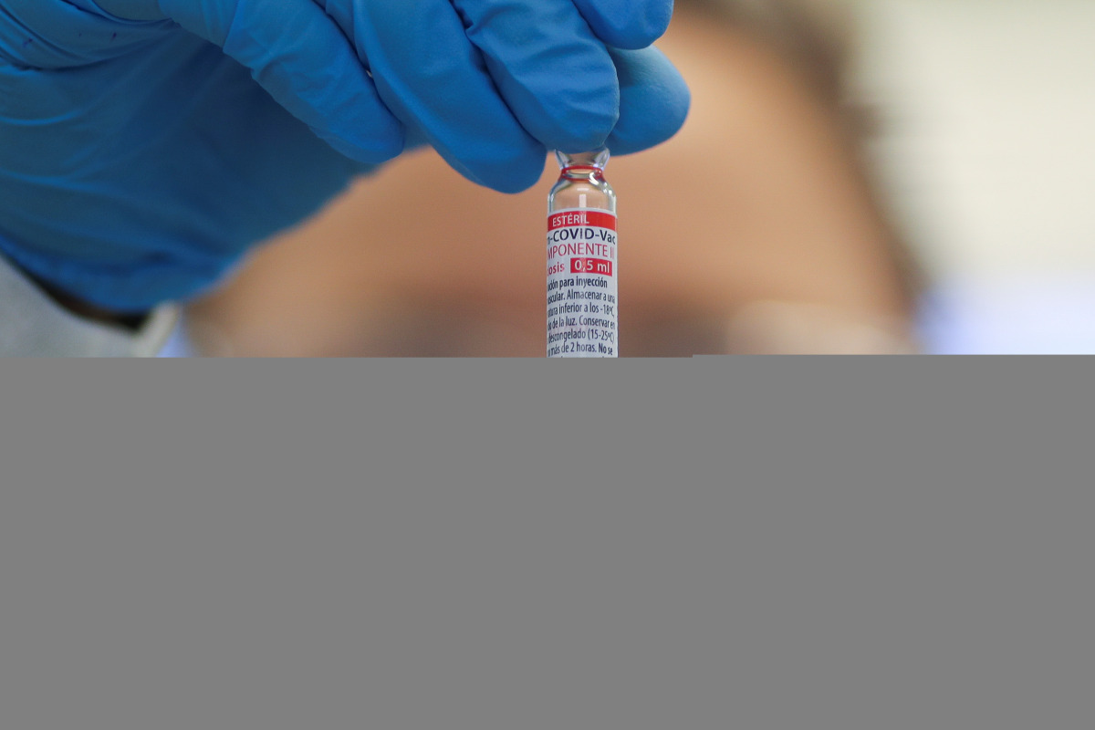 An employee holds a vial containing Sputnik V vaccine against the coronavirus disease (COVID-19) made with ingredients and technology supplied by Russia at Brazilian pharmaceutical company Uniao Quimica in Guarulhos, Brazil May 20, 2021. REUTERS/Amanda Pe
