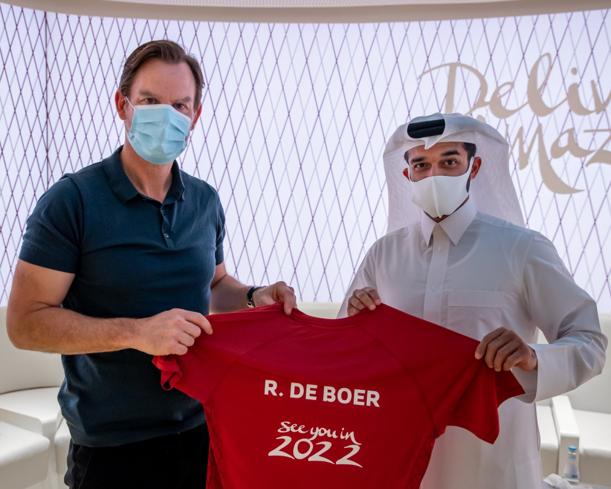 Hassan Al Thawadi, Secretary-General of SC, presents a  jersey to Ronald de Boer, Qatar Legacy Ambassador.