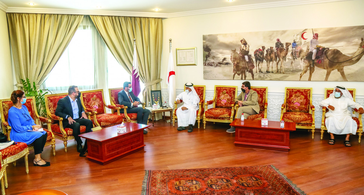 QRCS Secretary-General, Ali bin Hassan Al Hammadi, with members of an ICRC delegation.