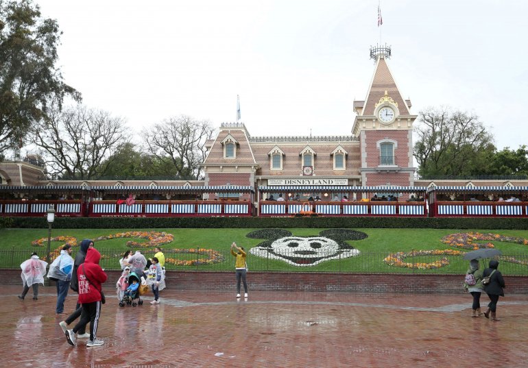 FILE PHOTO: FILE PHOTO: A general view of the entrance of Disneyland theme park in Anaheim, California, U.S., March 13, 2020. REUTERS/Mario Anzuoni/File Photo/File Photo
