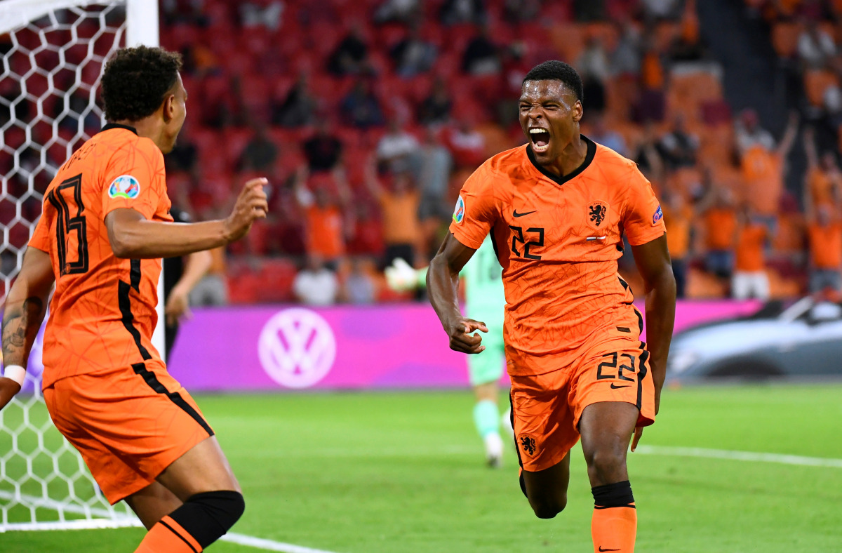 Soccer Football - Euro 2020 - Group C - Netherlands v Austria - Johan Cruijff ArenA, Amsterdam, Netherlands - June 17, 2021 Netherlands' Denzel Dumfries celebrates scoring their second goal Pool via REUTERS/Piroschka Van De Wouw TPX IMAGES OF THE DAY
