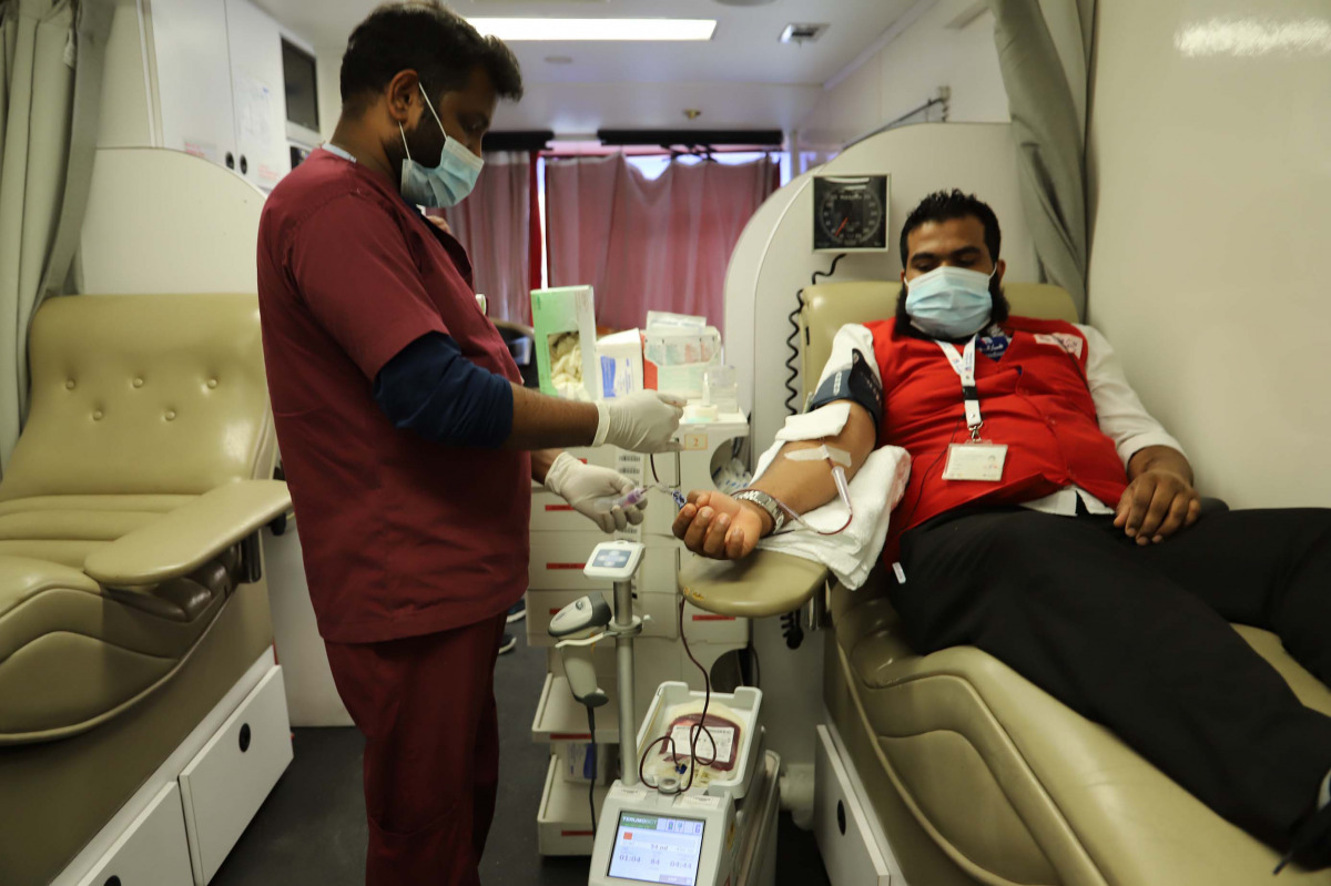 A Carrefour Qatar employee donating blood.