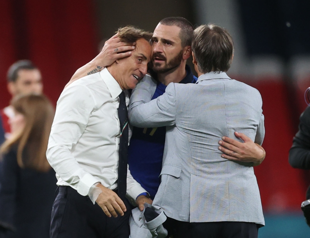 Italy coach Roberto Mancini and Leonardo Bonucci celebrate after the match Pool via REUTERS/Carl Recine

