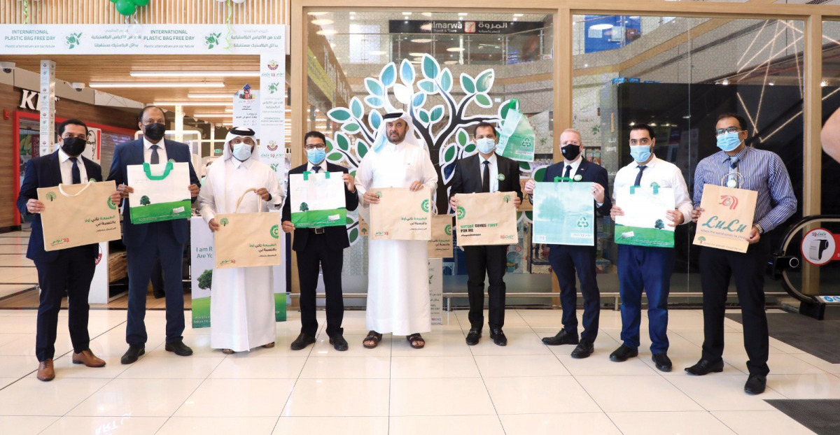 The Ministry of Municipality and Environment organised several awareness activities on the occasion of  ‘International Plastic Bag Free Day’ in order to eliminate the use of single-use plastic bags. LuLu Hypermarket, Al Meera, Carrefour, and talabat parti