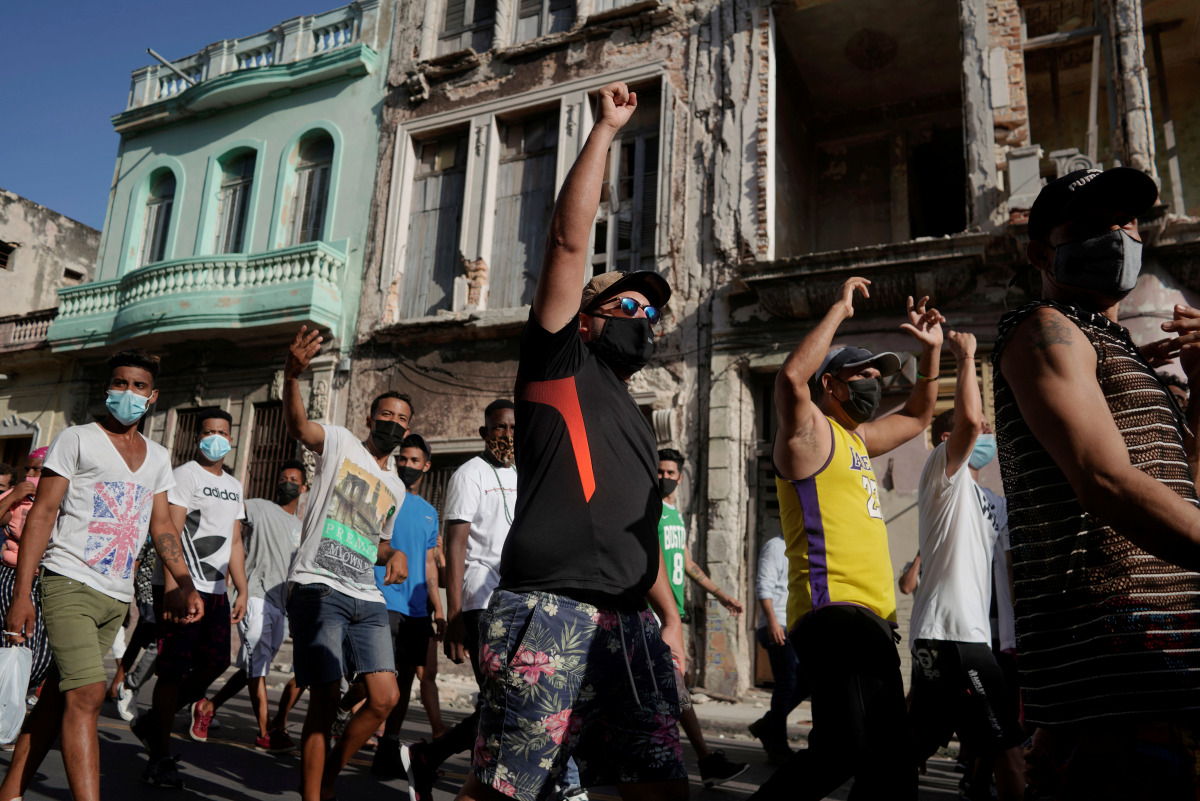 People shout slogans against the government during a protest against and in support of the government, amidst the coronavirus disease (COVID-19) outbreak, in Havana, Cuba July 11, 2021. REUTERS/Alexandre Meneghin
