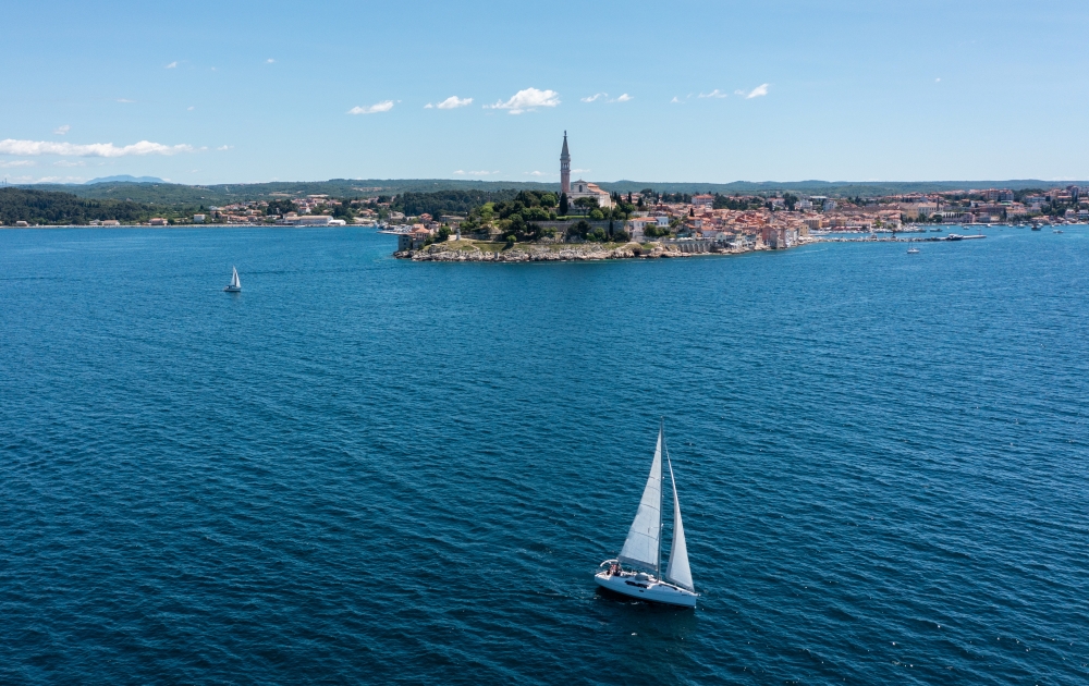 Boat sails in the Adriatic sea near Rovinj, Croatia, May 28, 2021. Picture is taken with a drone on May 28, 2021. REUTERS/Antonio Bronic/File Photo