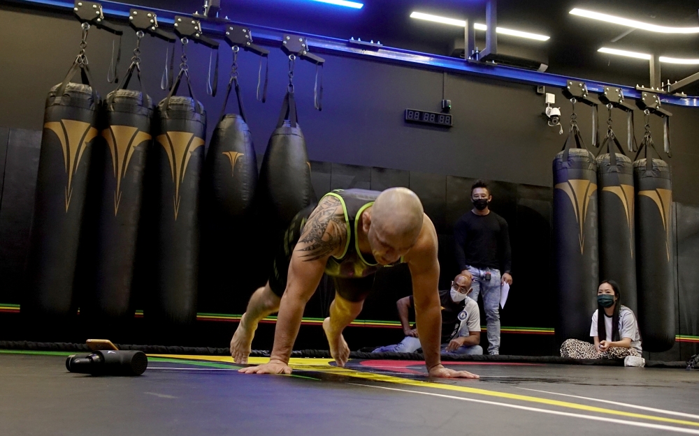 Brazilian sets burpee Guinness Record in Singapore The Peninsula Qatar