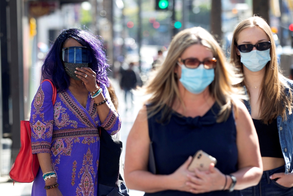 People wearing face protective masks walk on Hollywood Blvd during the outbreak of the coronavirus disease (COVID-19), in Los Angeles, California, U.S. ( REUTERS/Mario Anzuoni/File Photo)