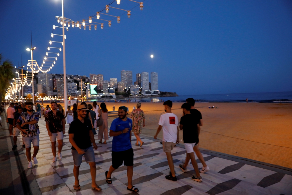 Tourists enjoy Benidorm's Levante beach at night, Spain, July 22, 2021. REUTERS/Eva Manez NO RESALES. NO ARCHIVES.
